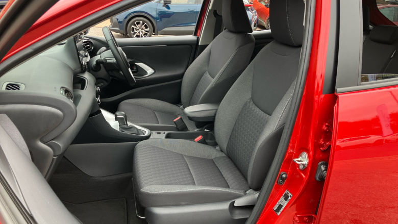 Toyota Yaris 1.5 Hybrid Design 5dr CVT Hybrid Hatchback